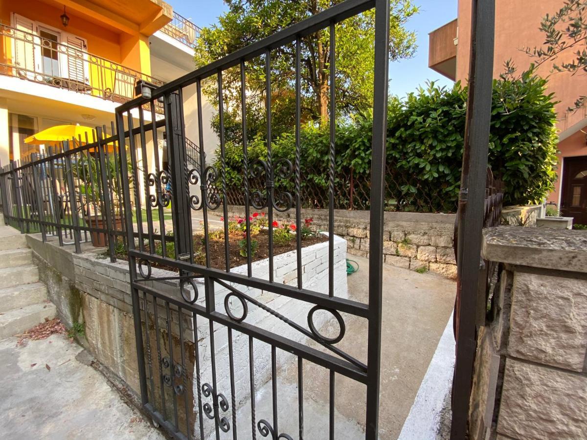 Apartment Little Oasis Dobrota Exterior foto